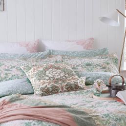 Strawberry Thief Bedding Set, Cochineal Pink Cochineal Pink