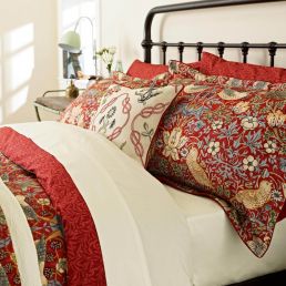 Strawberry Thief Bedding Set, Crimson Crimson